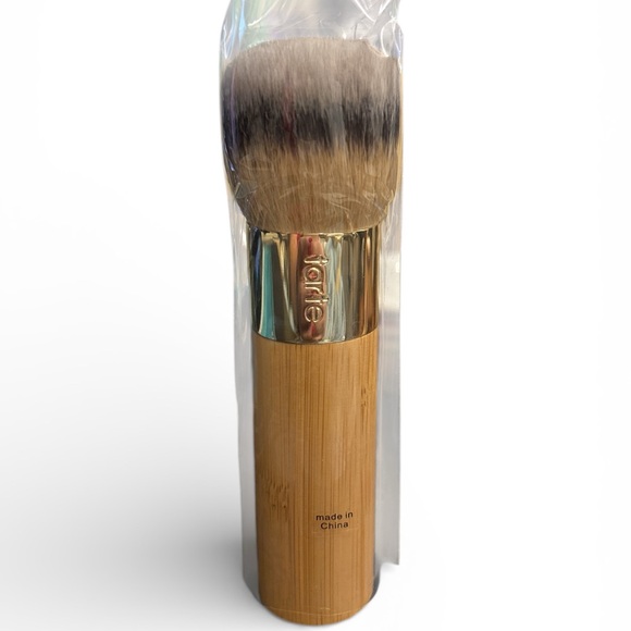 Tarte New & Sealed Beauty Bundle – Cosmetic Pouch, Brush & Lip Plump - Picture 3 of 8